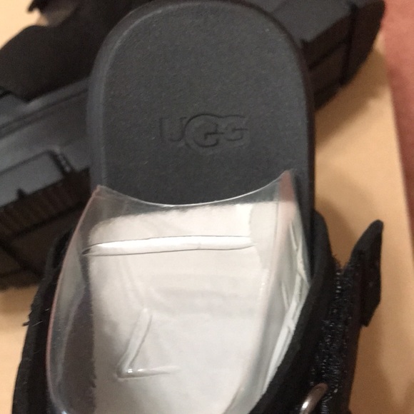 UGG brand new shoes with Velcro black - Picture 11 of 17